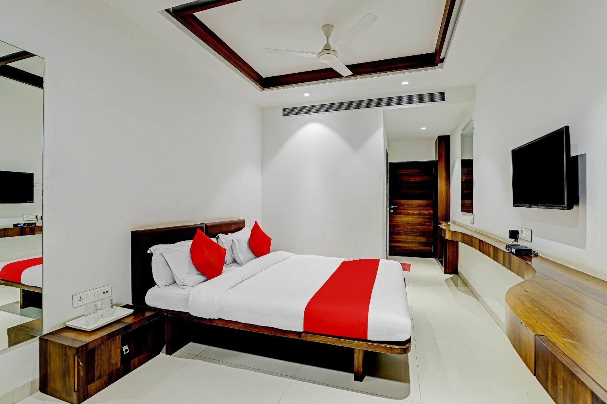 Hotel O Rishta And Jahan Banquet And Rooms Bhatha Exterior foto