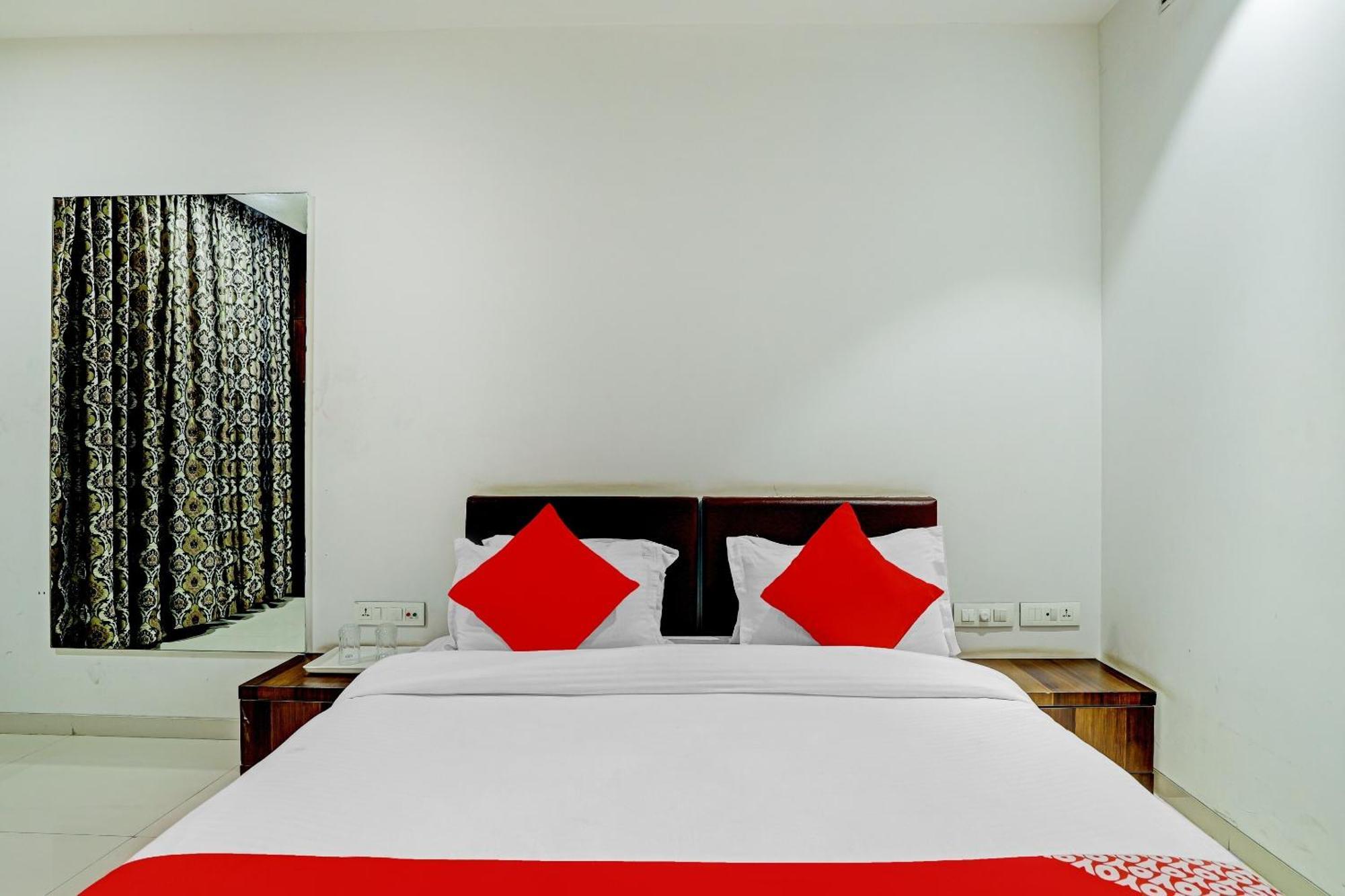 Hotel O Rishta And Jahan Banquet And Rooms Bhatha Exterior foto